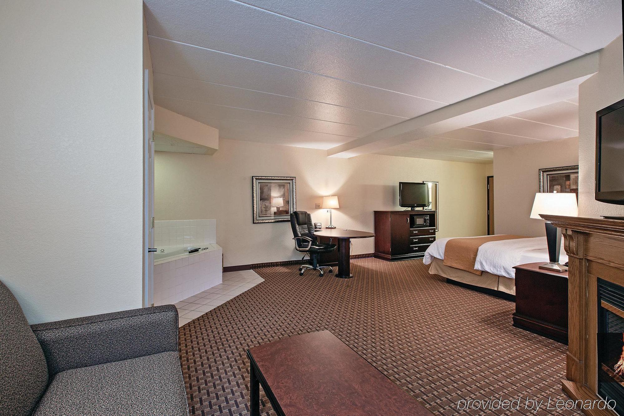 Baymont By Wyndham Inn Auburn